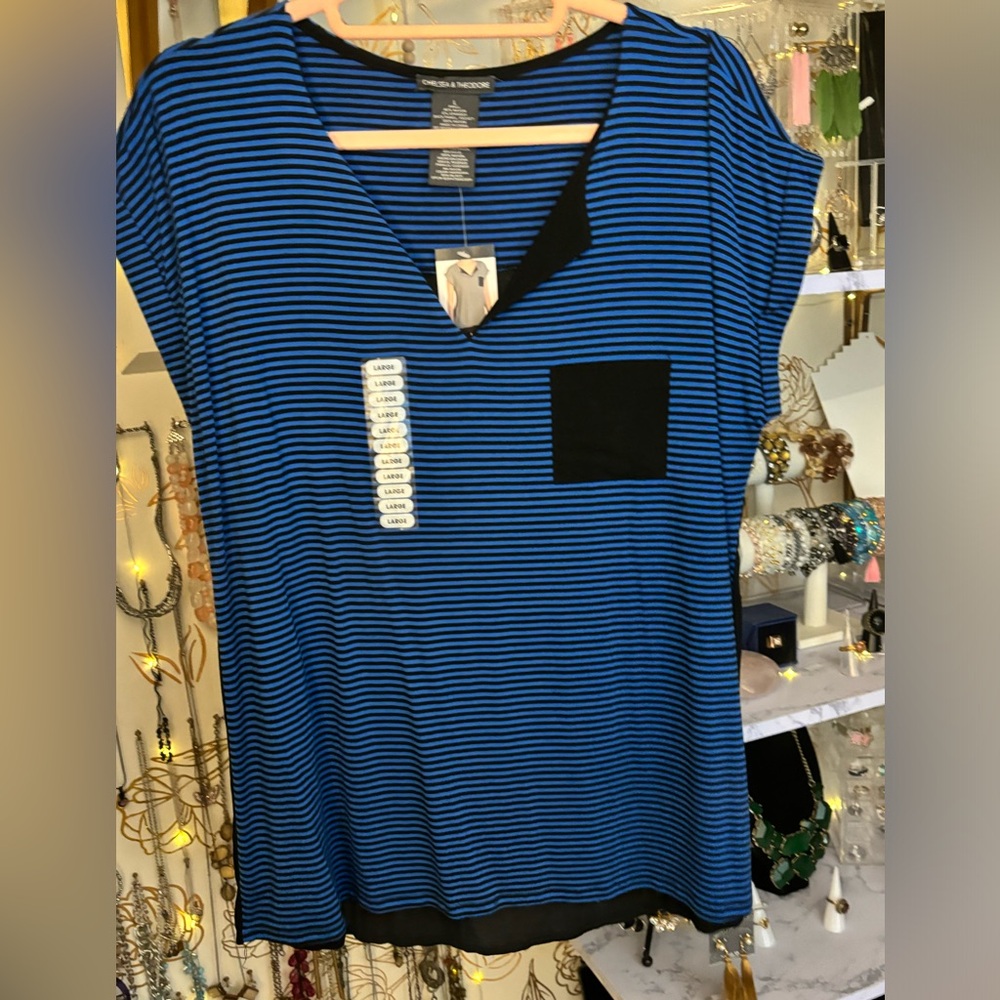 NWT Chelsea & Theodore Tee shirt Large